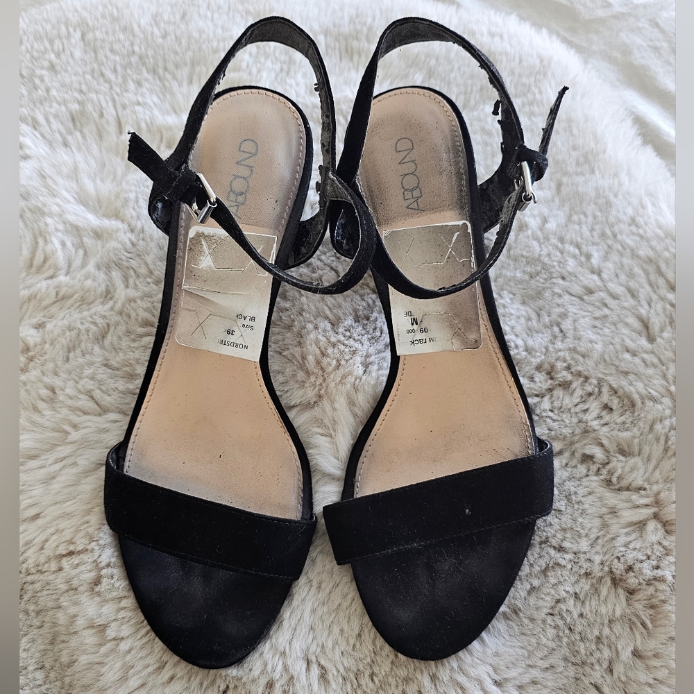 🚫SOLD🚫  4×$10  Abound black heels